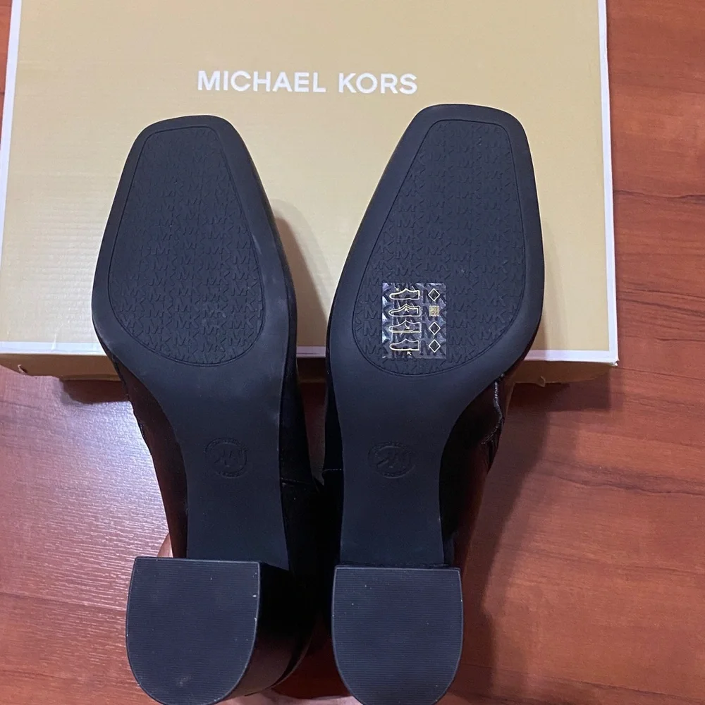 BRAND NEW Michael Kors Black Leather hazel flex bootie